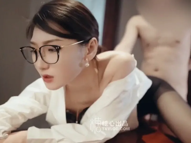 Vào phòng riêng được tiền bối nữ dâm dục bú cu cho