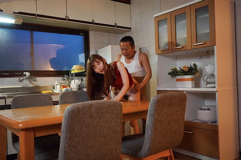 Nàng nhỏ bị chồng yêu mới của mẹ làm tình mỗi ngày, cho dù đã có người yêu