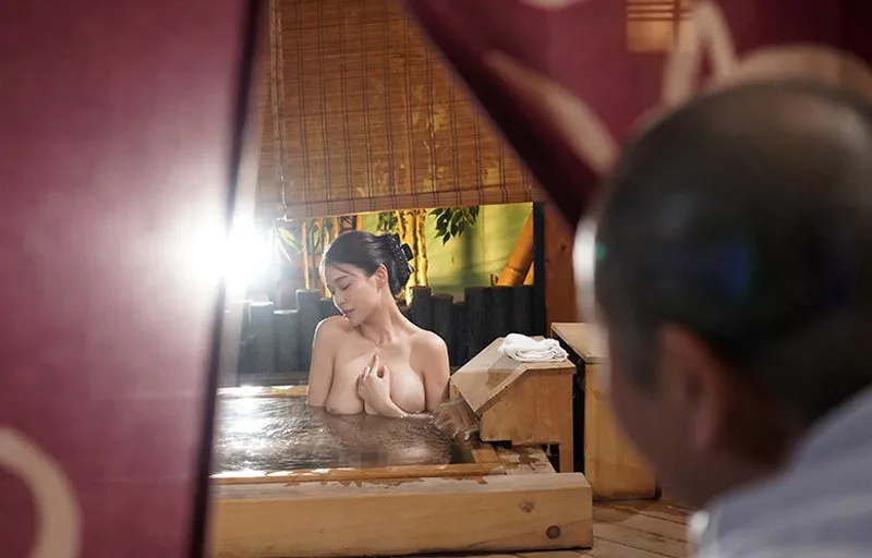 Bạn gái của con trai bị bố ông chồng nhìn trộm khi đang tắm rồi phang đến mang thai