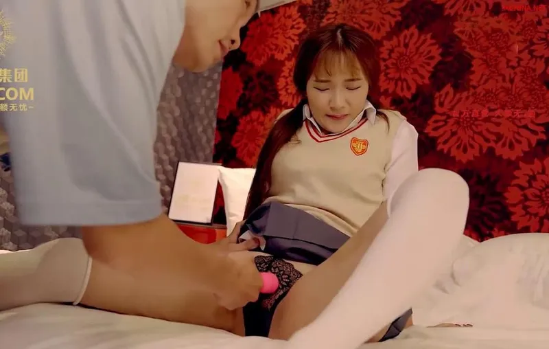 Trân châu dùng thân trả nợ cho bố vay tiền bọn xã hội đen